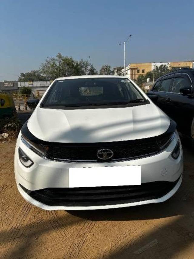 https://images10.gaadi.com/usedcar_image/4572676/original/processed_c71533cb-61b2-464b-b722-0fa46dc725ef.jpeg?imwidth=6402