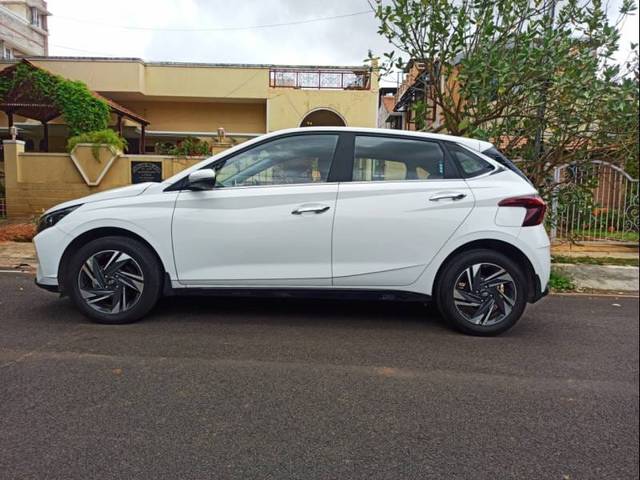 https://images10.gaadi.com/usedcar_image/4572708/original/7a1e5a4532c2df028bf403ae73e9dd83.jpg?imwidth=6402
