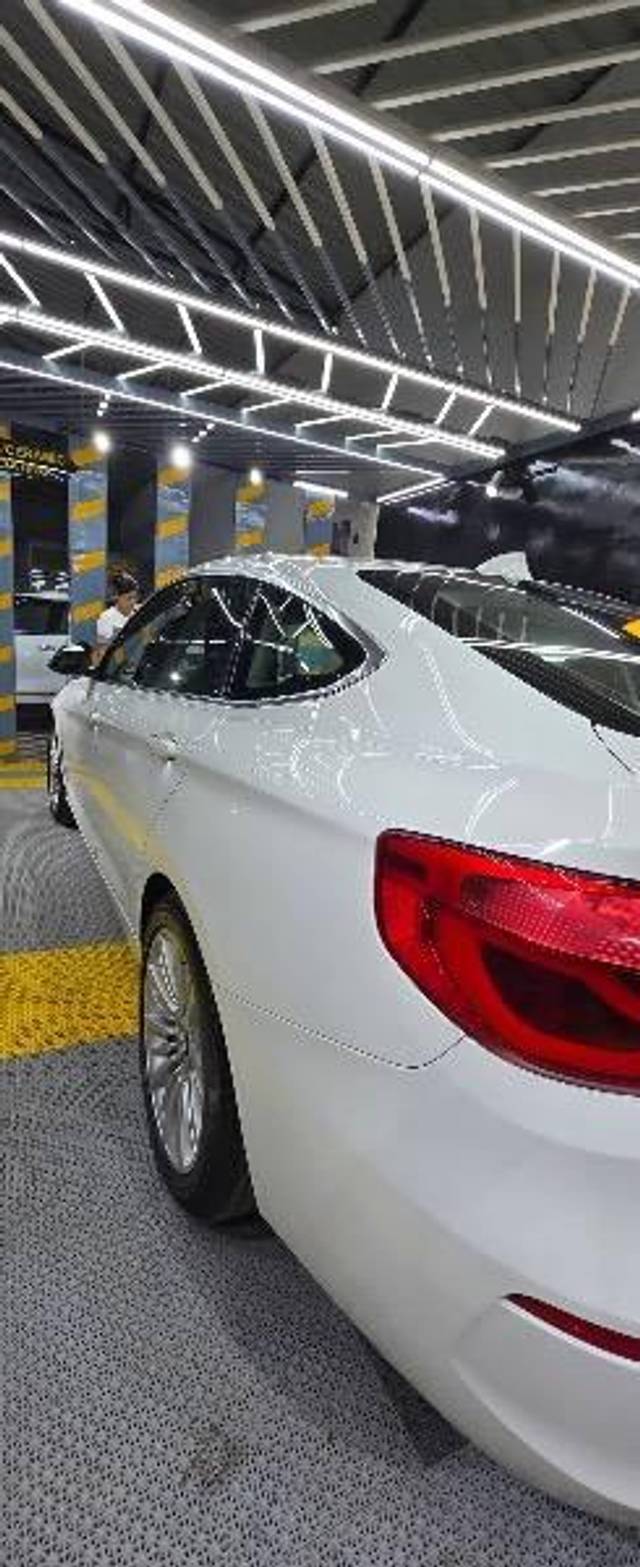 https://images10.gaadi.com/usedcar_image/4572726/original/processed_a4efa64c-3427-472f-a670-95ddfe8680f5.jpeg?imwidth=6402