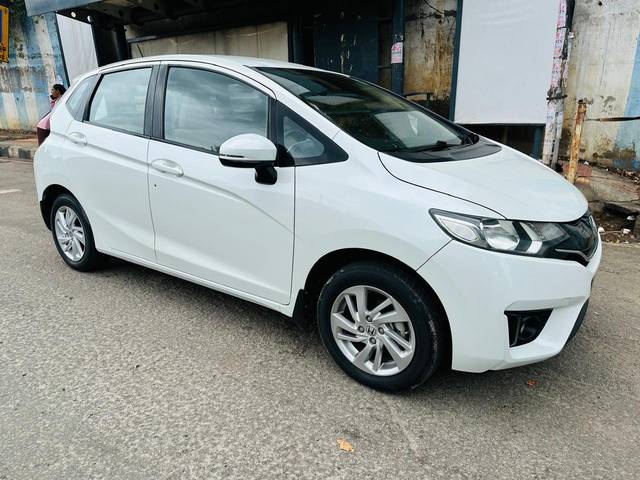 https://images10.gaadi.com/usedcar_image/4572746/original/processed_ccbc65b036e8d0ad84f3821a0c7e5733.jpg?imwidth=6400