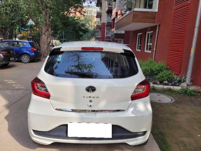 https://images10.gaadi.com/usedcar_image/4572761/original/processed_0fd41b6f-78a1-48da-83d9-0402291c8a32.jpg?imwidth=6401