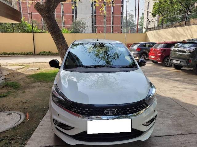 https://images10.gaadi.com/usedcar_image/4572761/original/processed_cd778991-b52b-4858-9b20-c481289eb2f4.jpg?imwidth=6400