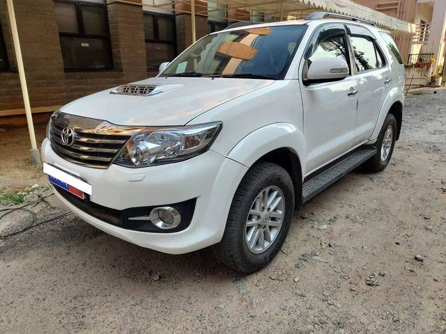 https://images10.gaadi.com/usedcar_image/4572764/original/processed_3099ff584a98e781ece9eb9b12bd546c.jpg?imwidth=6400