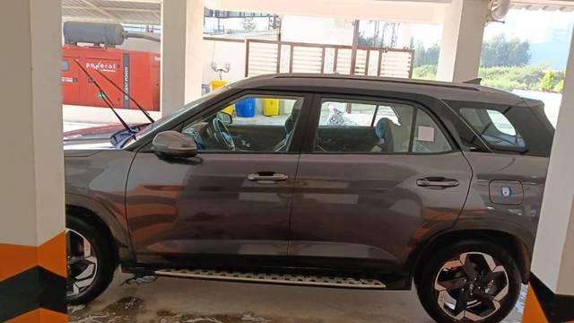 https://images10.gaadi.com/usedcar_image/4572827/original/processed_cd2460a3-37cb-4473-8148-b06e69236ebc.jpg?imwidth=6400