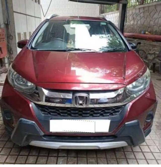 https://images10.gaadi.com/usedcar_image/4572878/original/processed_f496e1d9-76bb-4e35-875f-5f344c9db51a.jpeg?imwidth=6400