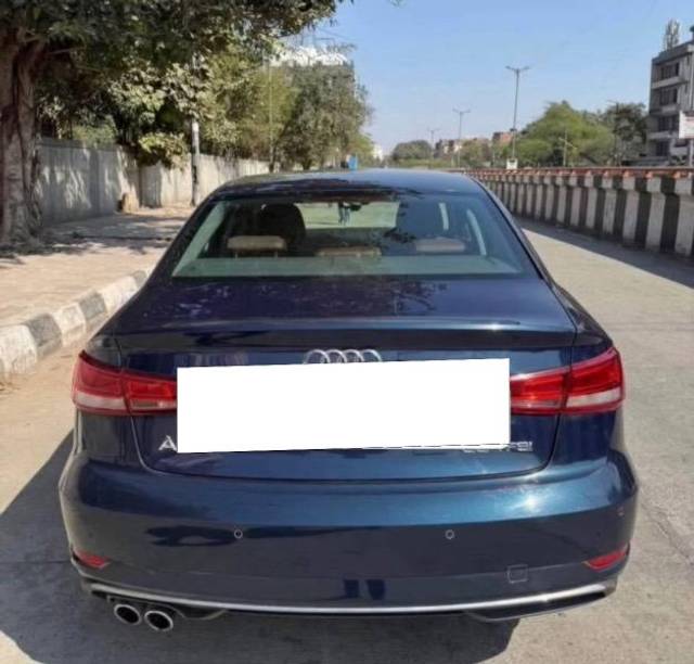 https://images10.gaadi.com/usedcar_image/4572889/original/processed_5fde13f8-6b76-4b00-85c8-691dc65ea208.jpeg?imwidth=6402