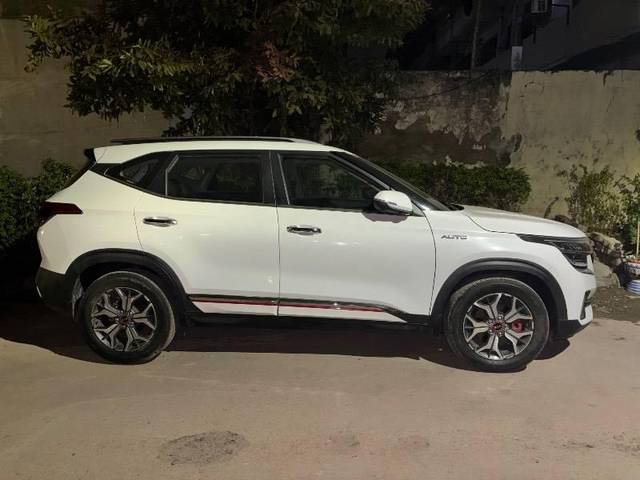 https://images10.gaadi.com/usedcar_image/4572897/original/processed_5cc4f92b-c5f5-422f-a99c-e1a9b13108e7.jpeg?imwidth=6401
