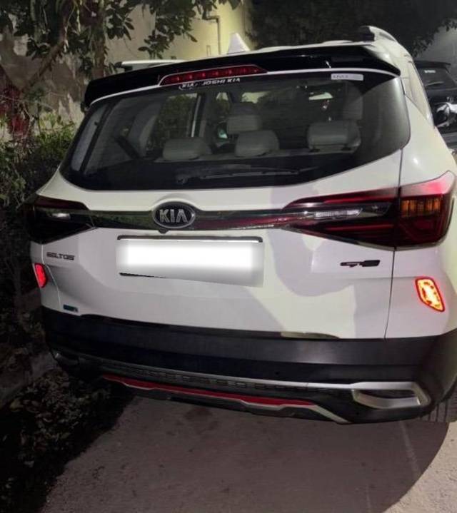 https://images10.gaadi.com/usedcar_image/4572897/original/processed_b5068eae-edff-41c2-a0e9-bb0de0eb07f6.jpeg?imwidth=6402