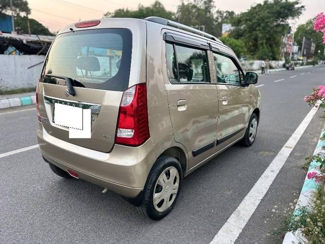 https://images10.gaadi.com/usedcar_image/4572902/original/processed_c48f39cf-46bb-43e9-b795-47f93b8aa96a.jpeg?imwidth=6401