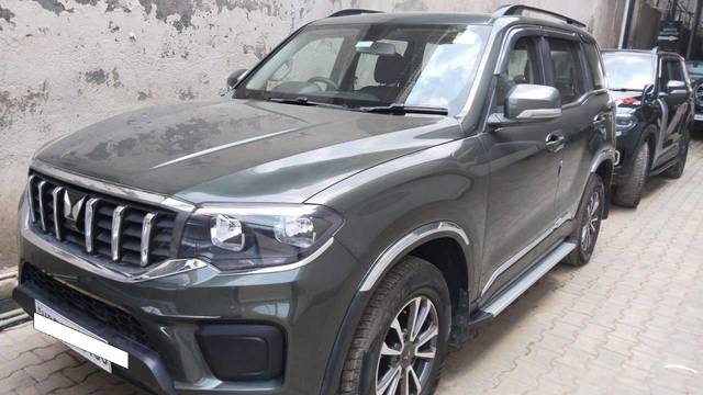 https://images10.gaadi.com/usedcar_image/4572916/original/processed_090d6fff-0ae3-4445-914c-c103c798eaba.jpg?imwidth=6401