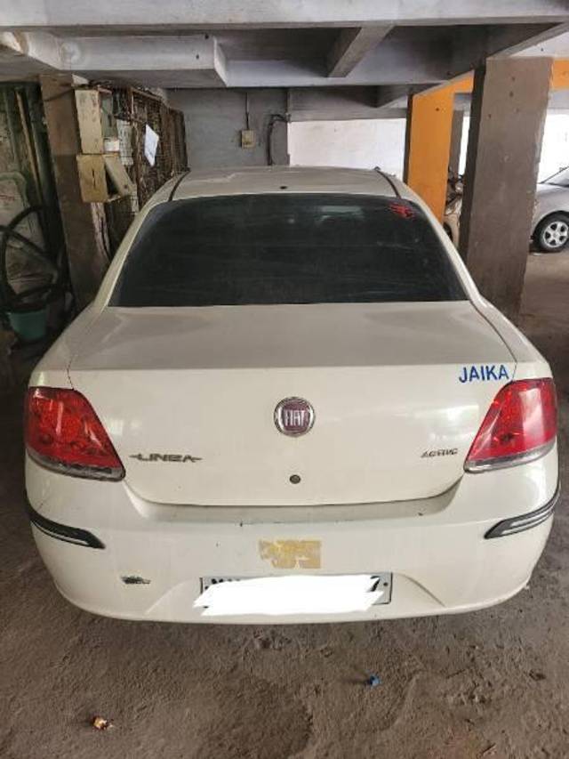 https://images10.gaadi.com/usedcar_image/4572968/original/processed_380f3f2b-0d4c-46a7-ba40-8a967e218c7e.jpg?imwidth=6402