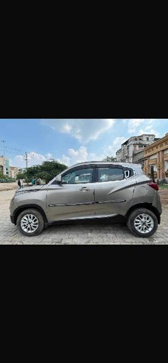 https://images10.gaadi.com/usedcar_image/4573028/original/processed_38f614fd-e94a-4416-8c14-800185c5fd56.png?imwidth=6402