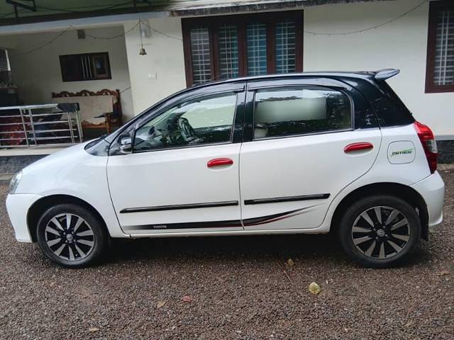 https://images10.gaadi.com/usedcar_image/4573029/original/processed_264e4481-6083-4d56-ac2c-a1f77af4b523.jpg?imwidth=6402
