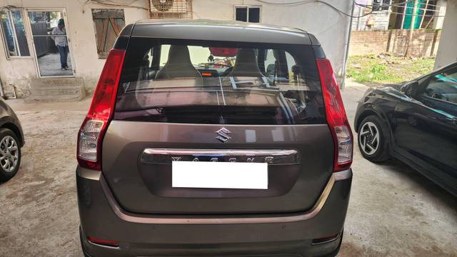 https://images10.gaadi.com/usedcar_image/4573031/original/processed_6f2215bf64d06a294402bf3c6f1ea2c1.jpg?imwidth=6402