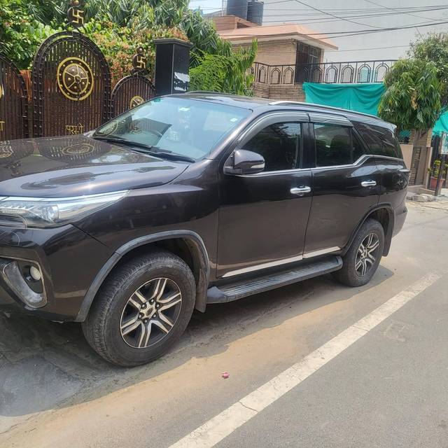 https://images10.gaadi.com/usedcar_image/4573051/original/processed_05d1b9d8-379a-47fc-b159-6a39e17ba422.jpg?imwidth=6401