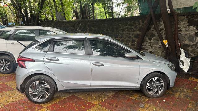 https://images10.gaadi.com/usedcar_image/4573056/original/9d9e6e94-ae1c-4dc9-a5eb-2107f8f1e62a.jpg?imwidth=6402