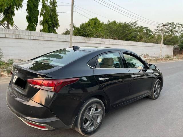 https://images10.gaadi.com/usedcar_image/4573075/original/processed_aff3262fb418c45a23da3c7c181dd9d3.jpg?imwidth=6402
