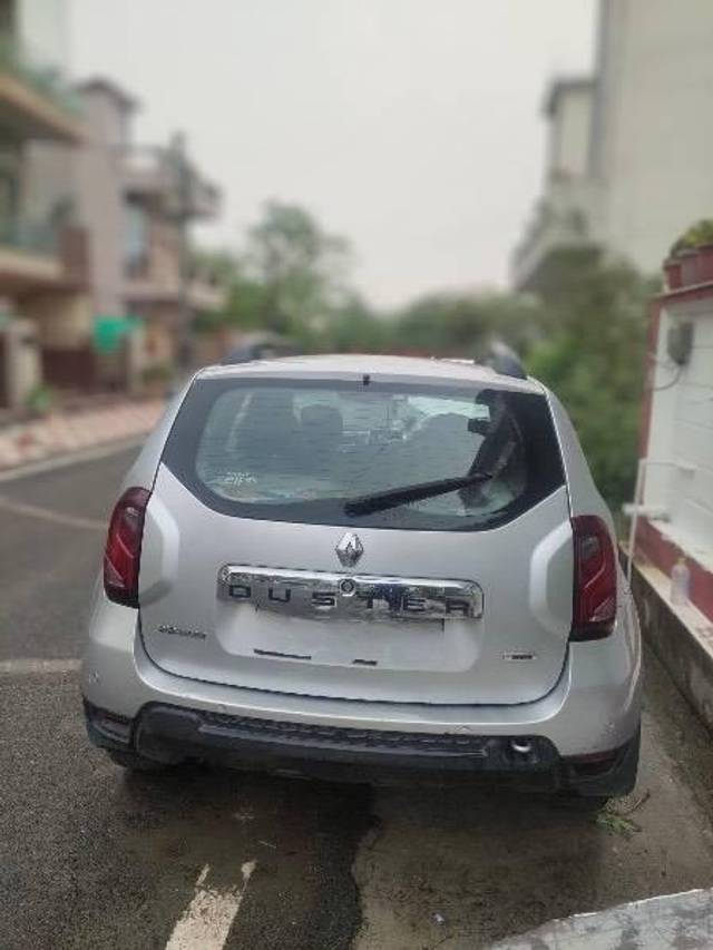 https://images10.gaadi.com/usedcar_image/4573080/original/processed_351a7f68-bf72-4195-814d-73e974992406.jpeg?imwidth=6402
