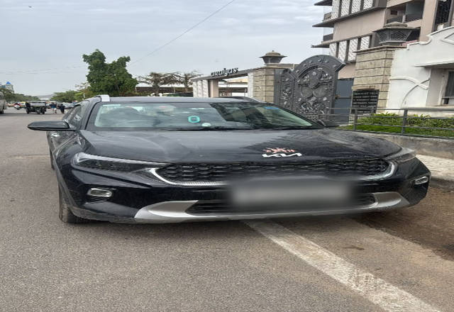 https://images10.gaadi.com/usedcar_image/4573094/original/948d3c76-fc06-4851-84a1-56282780166a.?imwidth=6400