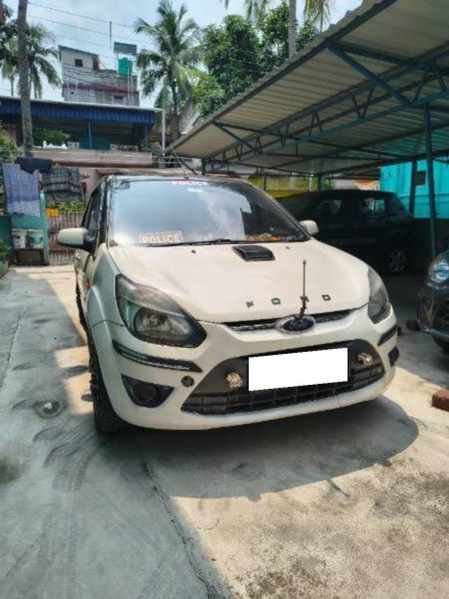 https://images10.gaadi.com/usedcar_image/4573106/original/processed_6422eb7e-f780-46ab-8bfb-d2511f055161.jpg?imwidth=6400