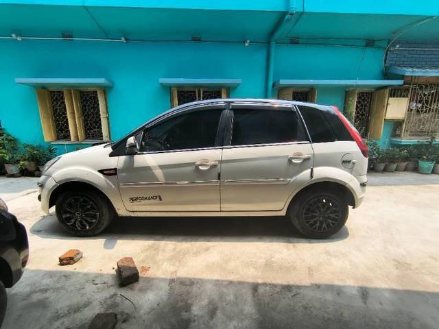 https://images10.gaadi.com/usedcar_image/4573106/original/processed_fab85364-5370-42ad-8dc1-01f3013dabc5.jpg?imwidth=6401
