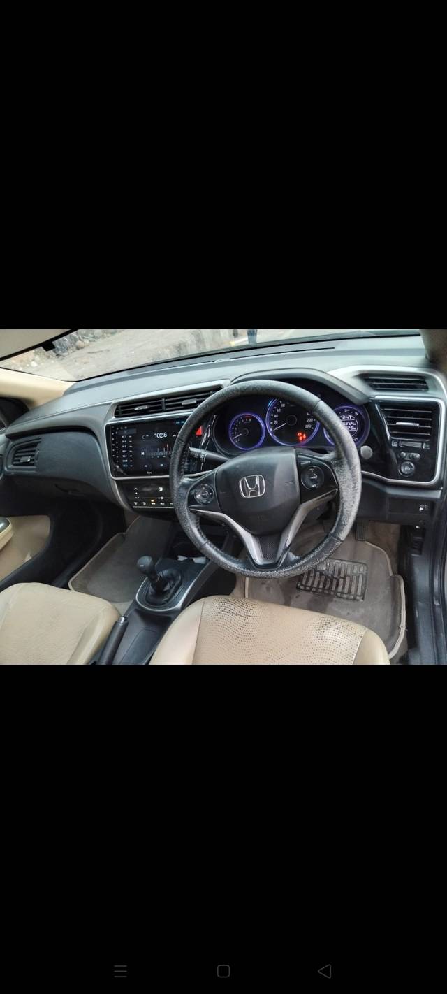 https://images10.gaadi.com/usedcar_image/4573116/original/9e26e6ff44a4b22e5f923b77ea17869f.jpg?imwidth=6402