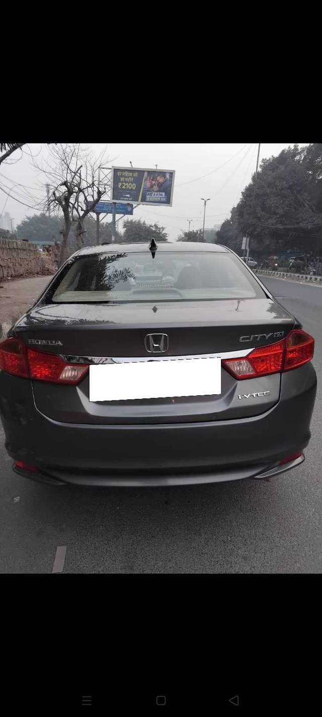 https://images10.gaadi.com/usedcar_image/4573116/original/processed_475ca52fd3111d1de2f28a9b6b2db106.jpg?imwidth=6401