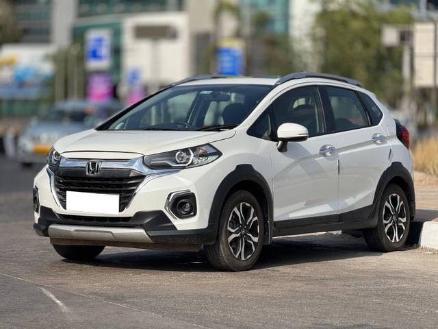 https://images10.gaadi.com/usedcar_image/4573118/original/processed_be99dd58-d7c0-41f9-90b4-7923fe6dc263.jpg?imwidth=6402