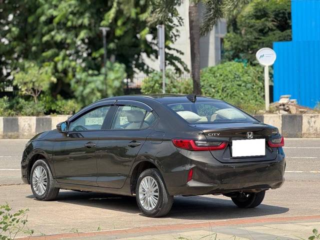 https://images10.gaadi.com/usedcar_image/4573119/original/processed_2dd8f2e7-3e80-486e-8800-202ac12ccb6e.jpg?imwidth=6402