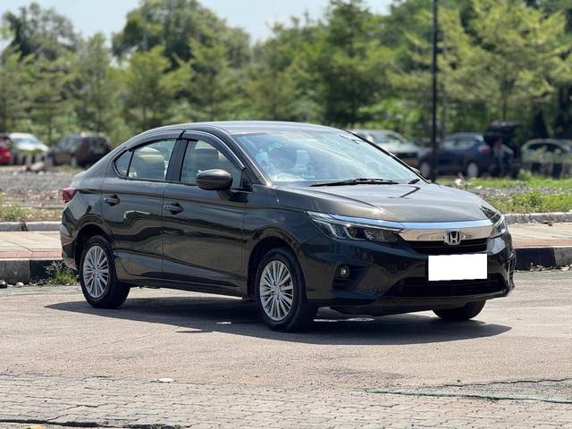 https://images10.gaadi.com/usedcar_image/4573119/original/processed_d7c81e62-1066-4773-9a2c-35d908412c66.jpg?imwidth=6400