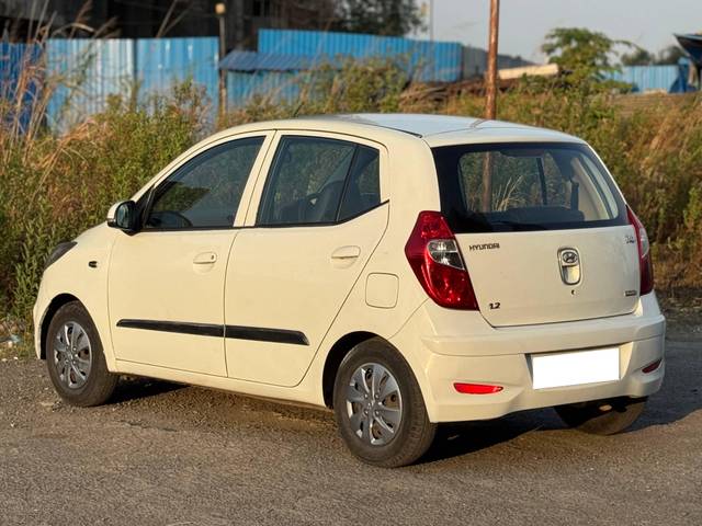 https://images10.gaadi.com/usedcar_image/4573126/original/processed_131ddad5-a5ea-44b1-b18a-949a79d940cb.jpg?imwidth=6402