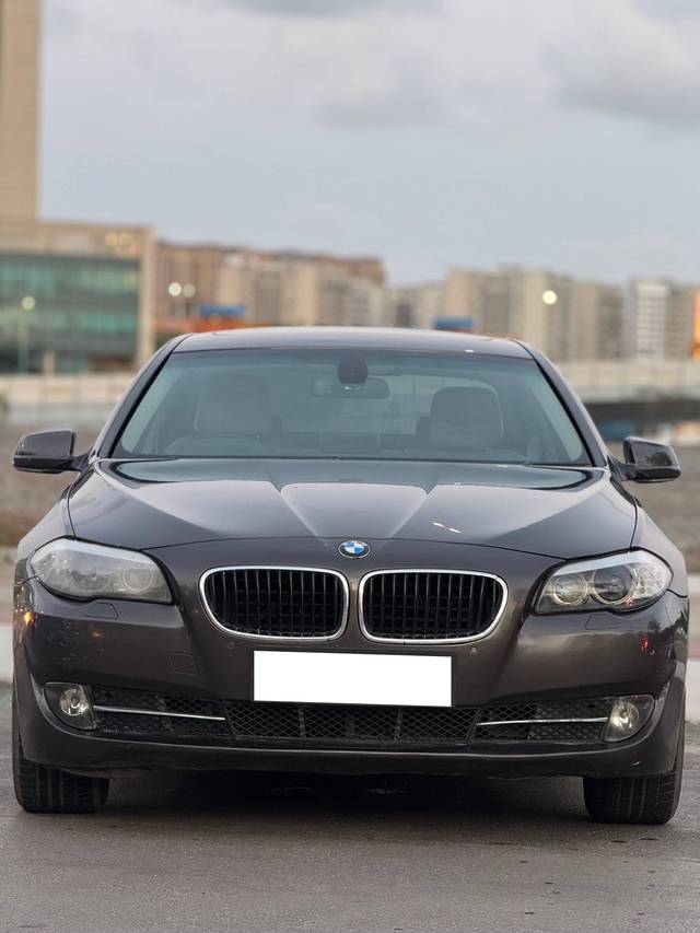 https://images10.gaadi.com/usedcar_image/4573127/original/processed_0aa4ea43-4d9e-4205-a89a-62d18349a0e9.jpg?imwidth=6400