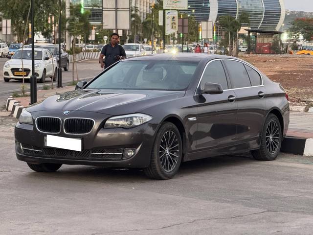 https://images10.gaadi.com/usedcar_image/4573127/original/processed_ab396bb6-4bb2-4441-99c6-2f8ff8d7e2ab.jpg?imwidth=6402