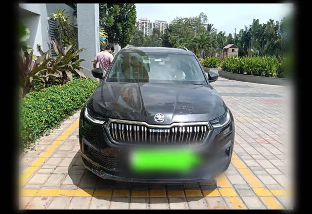https://images10.gaadi.com/usedcar_image/4573150/original/54da4b67-83f2-42a6-860e-d60be8518135.?imwidth=6400