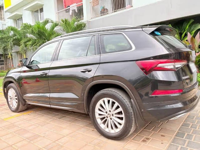 https://images10.gaadi.com/usedcar_image/4573150/original/dc1ddbea-32b3-4c09-a0b1-41a30e750daa.png?imwidth=6402