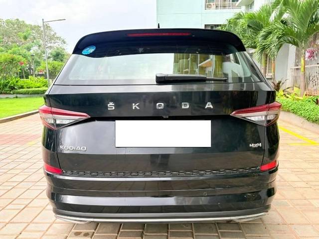 https://images10.gaadi.com/usedcar_image/4573150/original/processed_2a527253-78af-421b-a032-4d2581169c12.jpeg?imwidth=6401