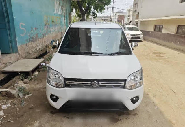 https://images10.gaadi.com/usedcar_image/4573170/original/0943cce0-316b-40ef-aee3-827fb9c89e0c.?imwidth=6400