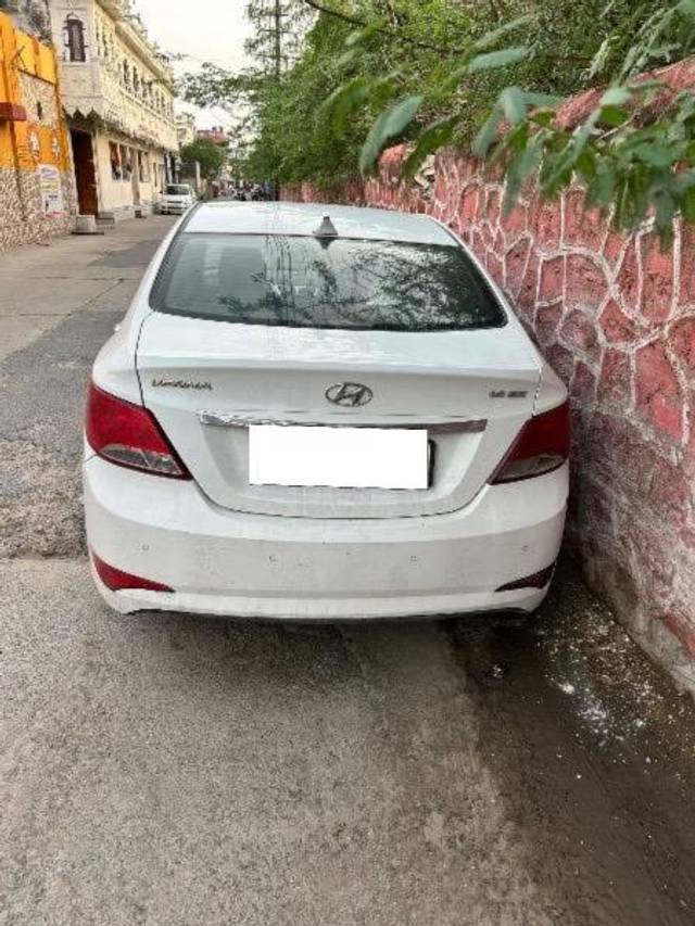 https://images10.gaadi.com/usedcar_image/4573222/original/processed_422d5435-e6a9-480f-8015-ac9dd5ae6f98.jpeg?imwidth=6401