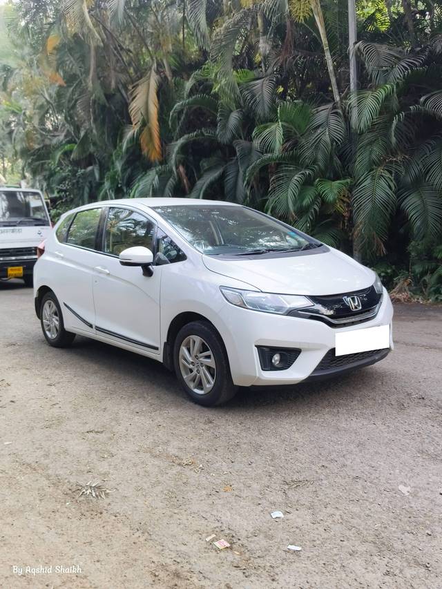 https://images10.gaadi.com/usedcar_image/4573265/original/processed_ae104de728eafdb43ef737bf6e3ddbeb.jpg?imwidth=6400