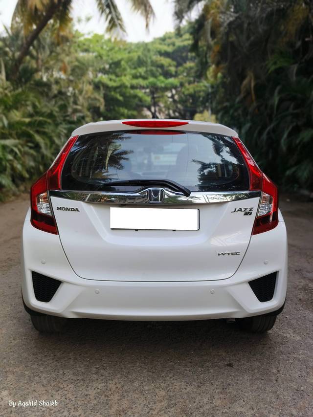https://images10.gaadi.com/usedcar_image/4573265/original/processed_b4dd7db75d6cbe039c3e509703fd7338.jpg?imwidth=6401