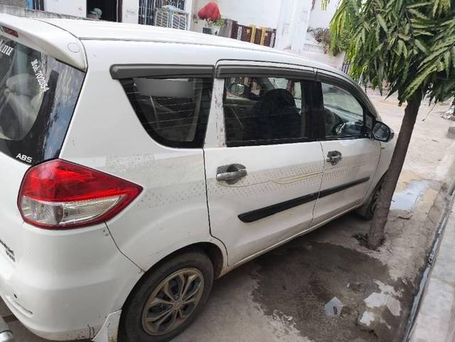 https://images10.gaadi.com/usedcar_image/4573268/original/processed_a00b9bdf-e4c0-4f29-9ec6-543a7a6adc8f.jpg?imwidth=6402