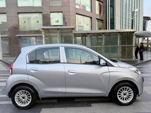 https://images10.gaadi.com/usedcar_image/4573277/original/processed_4430a1ee2b2534b9246b88cf54c12c93.jpg?imwidth=6401