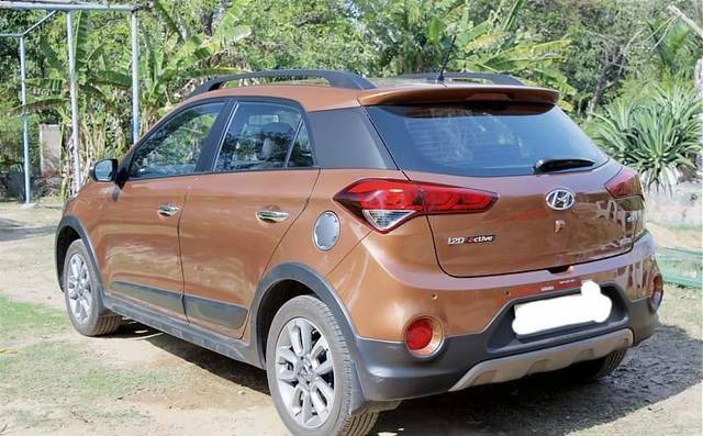 https://images10.gaadi.com/usedcar_image/4573292/original/processed_87ede15d-63c3-4c46-9885-68f92702d506.jpg?imwidth=6402