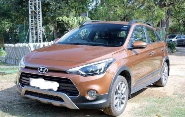 https://images10.gaadi.com/usedcar_image/4573292/original/processed_b63352ff-c01d-4c20-a287-e6c701dcbb0f.jpg?imwidth=6400