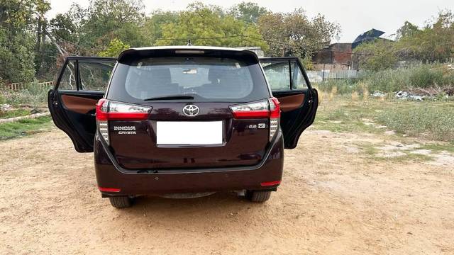 https://images10.gaadi.com/usedcar_image/4573300/original/processed_1bc0da78-7e4a-403d-83c6-6d7d51fb718a.jpg?imwidth=6401