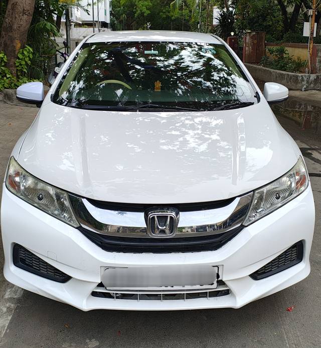 https://images10.gaadi.com/usedcar_image/4573309/original/c975126a1ec0fe8768cf3d36db618f12.jpg?imwidth=6402