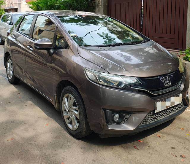 https://images10.gaadi.com/usedcar_image/4573311/original/processed_235388591c1713892f4ae47a674ec1c2.jpg?imwidth=6400