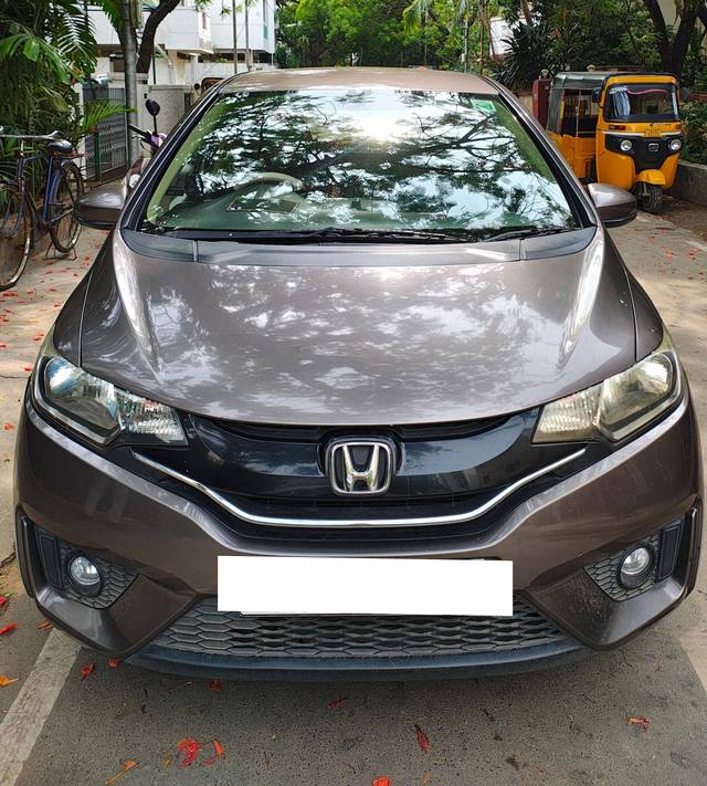 https://images10.gaadi.com/usedcar_image/4573311/original/processed_dd7074cb24fa5f706b56f8798edd8f4d.jpg?imwidth=6402