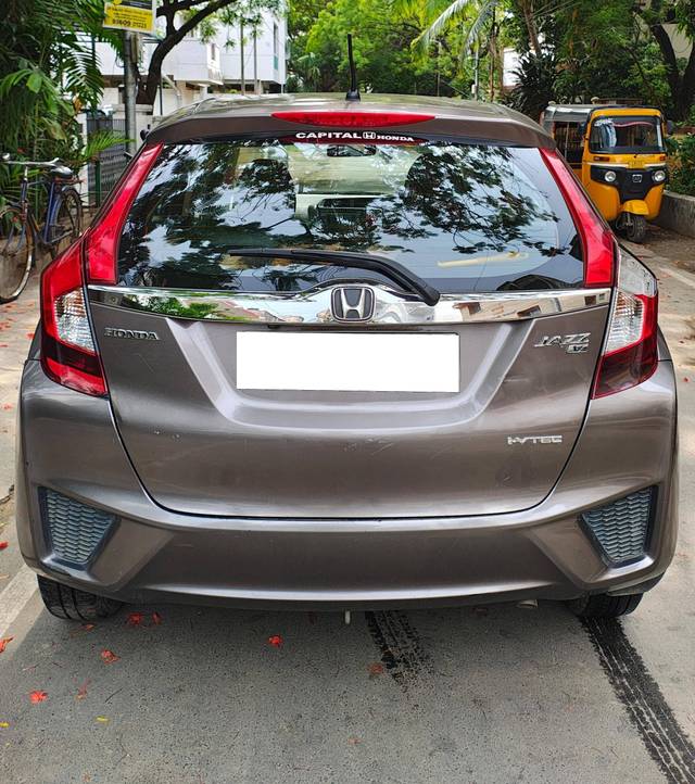 https://images10.gaadi.com/usedcar_image/4573311/original/processed_eb88945e936806a5b654cbcce90a5988.jpg?imwidth=6401