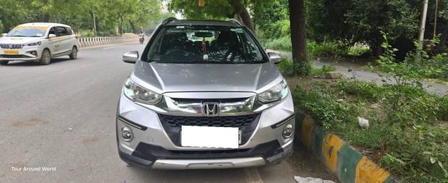 https://images10.gaadi.com/usedcar_image/4573321/original/processed_c68fdca1-2120-49f1-b028-539681f41dc1.jpg?imwidth=6400